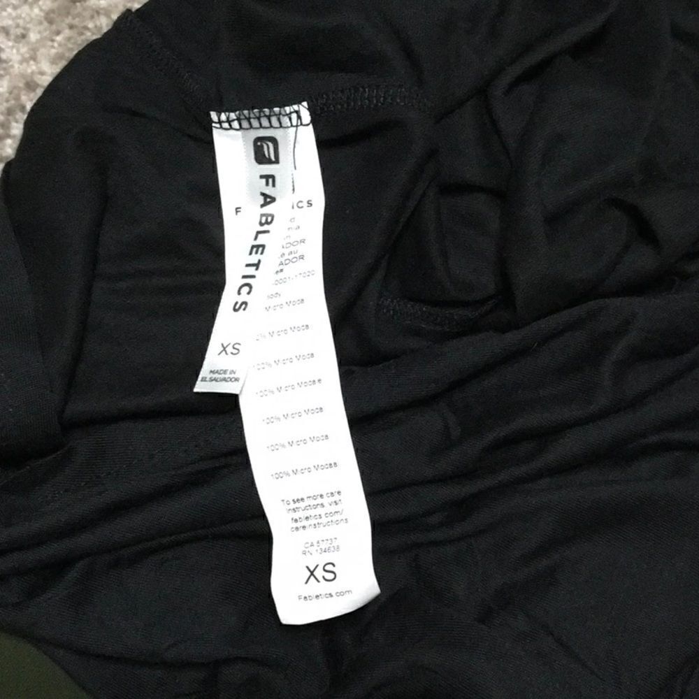 Fabletics athletic 2-way tee. small - Picture 4 of 6